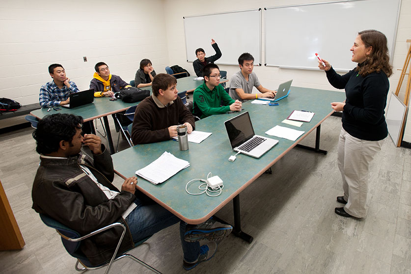 Dean Heinzelman leading a class discussion.