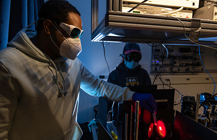 Two graduate students in lab M.