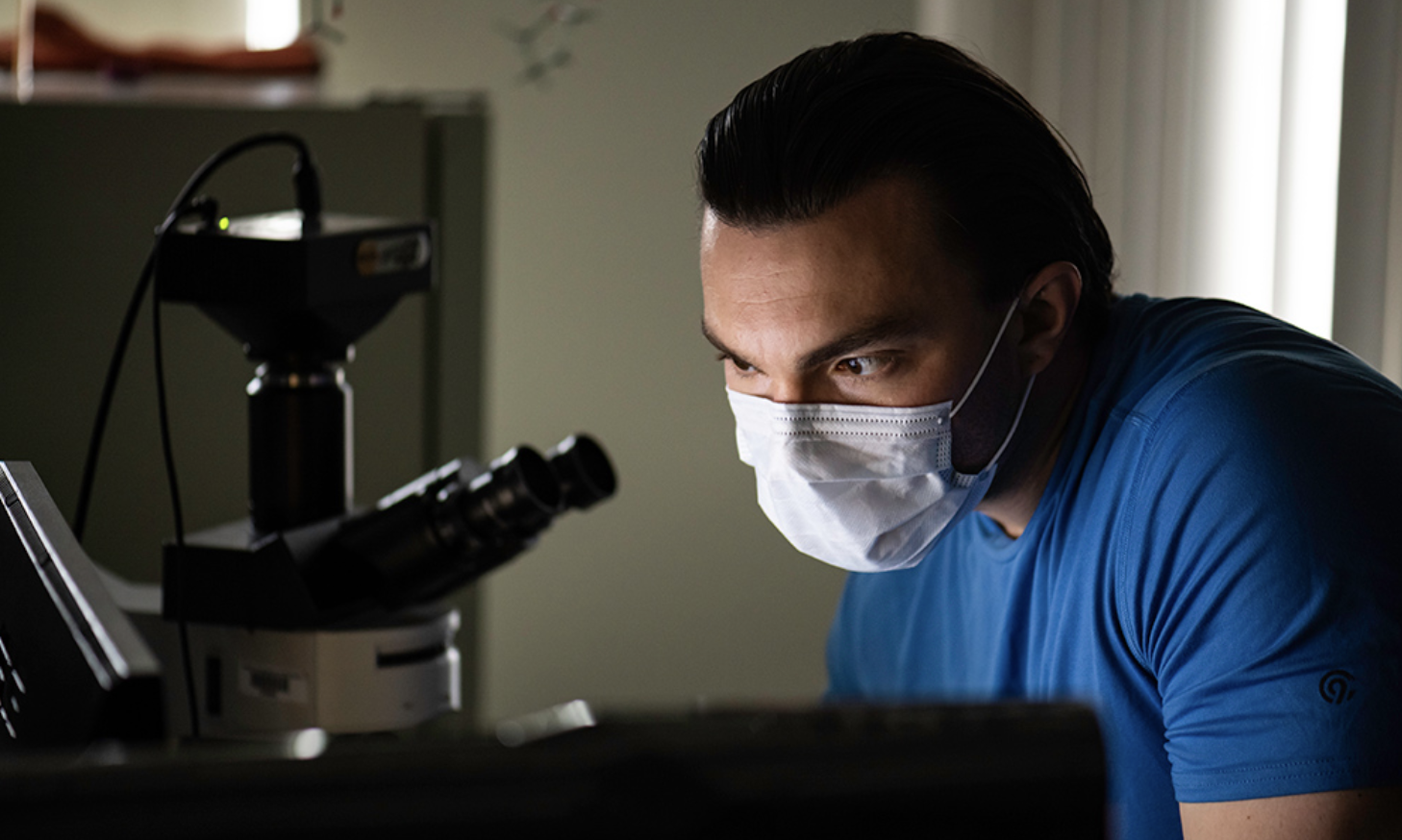 Apt analogies help veteran convey his HIV research