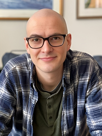 Headshot of Andrew.