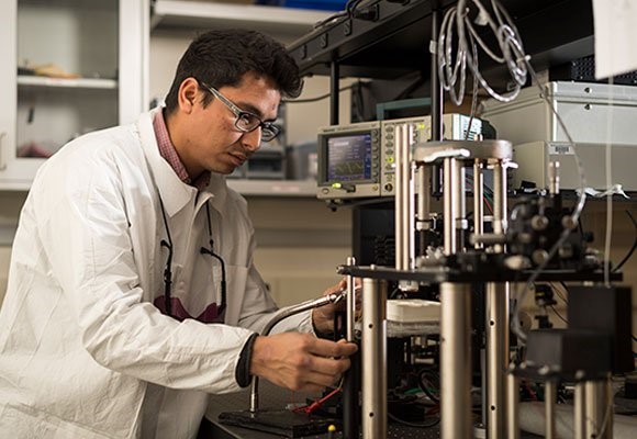  Zvietcovich working in a lab.