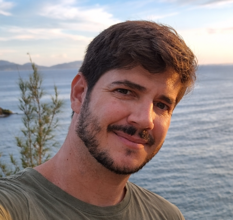 Headshot of Gustavo Wiederhecker.